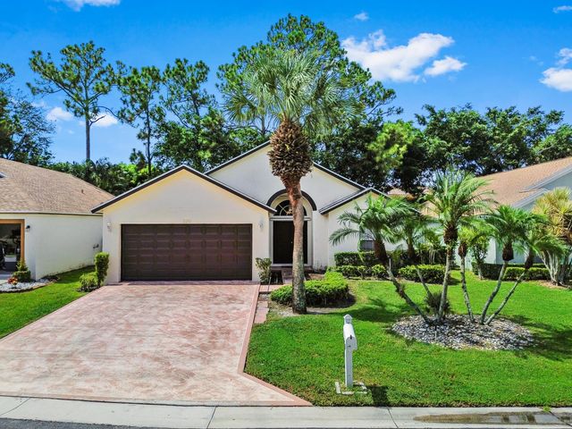 320 Hammocks Trail, Greenacres