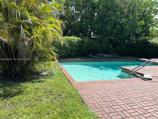 1020 Ne 202nd Terrace, Miami