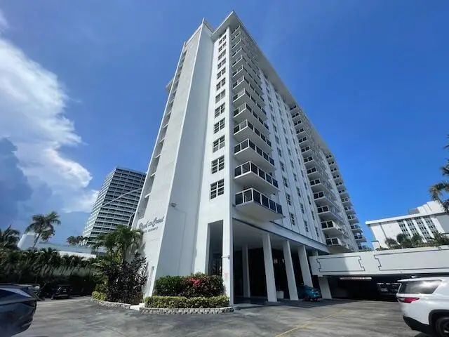 2 of 37 - 336 N Birch Road #6d, Fort Lauderdale, FL