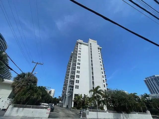 3 of 37 - 336 N Birch Road #6d, Fort Lauderdale, FL