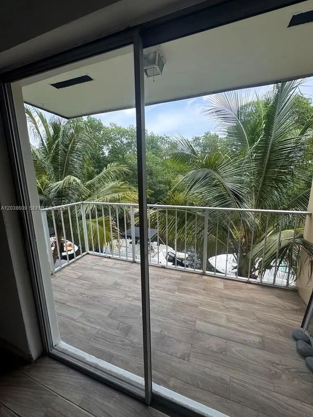 5 of 15 - 1860 Venice Park Drive #208, North Miami, FL