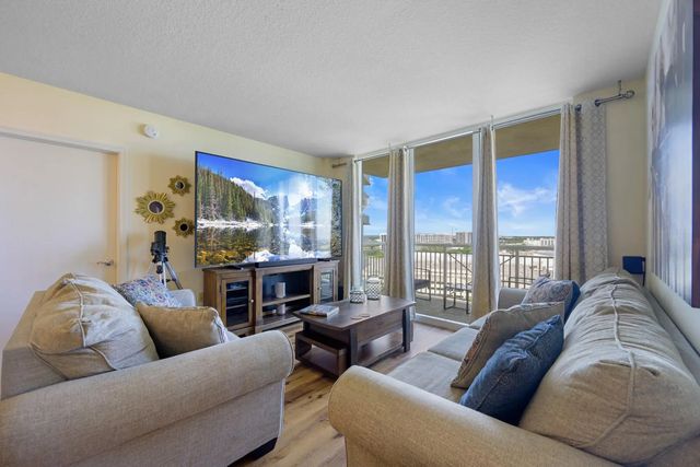2 of 32 - 19501 W Country Club Drive #1412, Aventura, FL