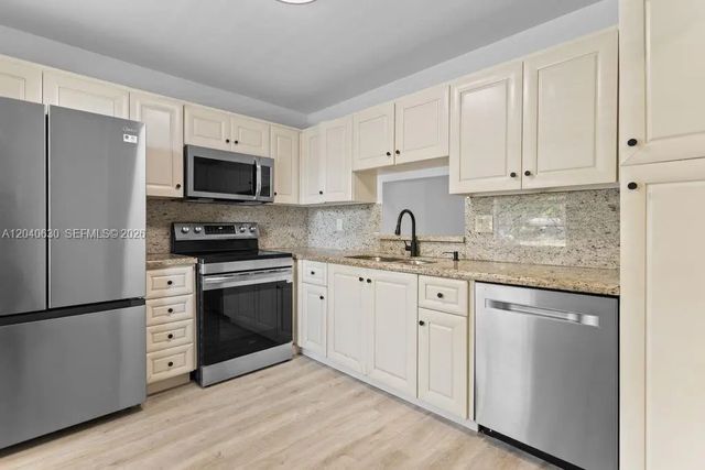 2 of 29 - 414 Se 10th Street #108, Dania Beach, FL