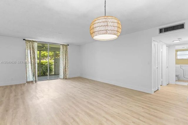 4 of 29 - 414 Se 10th Street #108, Dania Beach, FL