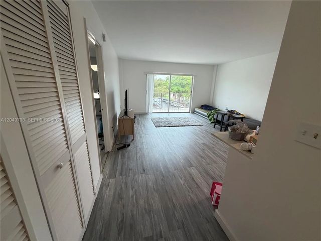 5 of 9 - 4174 Inverrary Drive #408, Lauderhill, FL