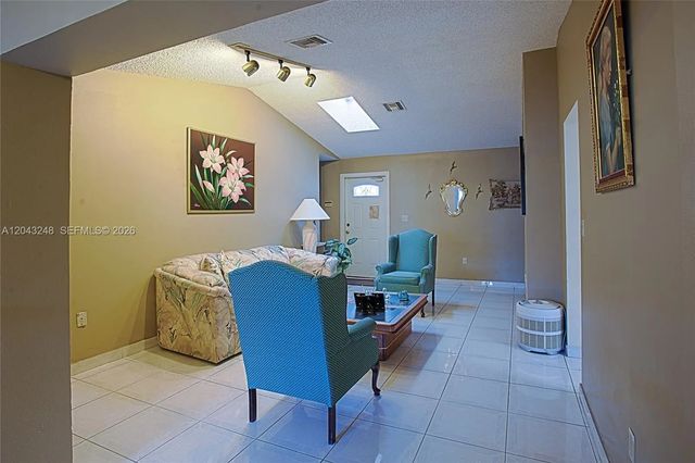 5 of 18 - 5889 Nw 198th Terrace, Hialeah, FL