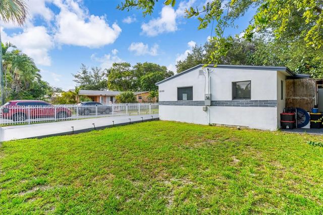 4 of 34 - 15100 Ne 14th Court, North Miami Beach, FL