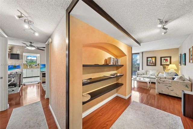 3 of 25 - 18181 Ne 31st Court #506, Aventura, FL