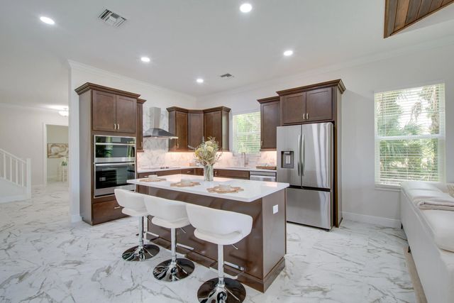 3 of 37 - 1805 Bridgepointe Circle #1, Vero Beach, FL