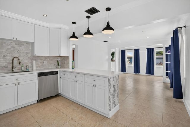 2427 Harding Street, Hollywood