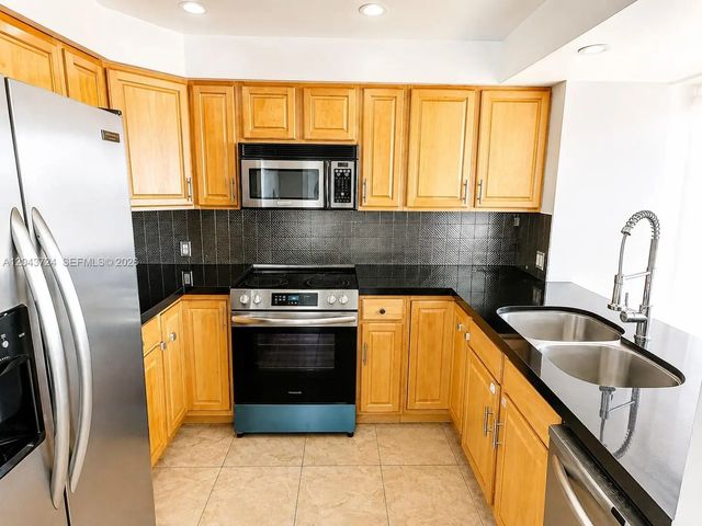 4 of 17 - 20335 W Country Club Drive #2210, Aventura, FL