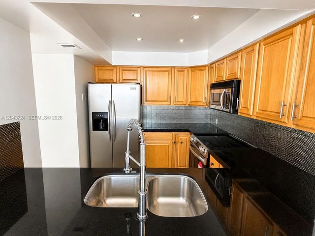 5 of 17 - 20335 W Country Club Drive #2210, Aventura, FL