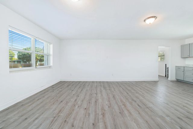 2 of 27 - 317 Nw 14th Street, Belle Glade, FL