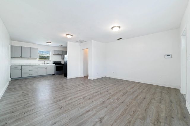 4 of 27 - 317 Nw 14th Street, Belle Glade, FL