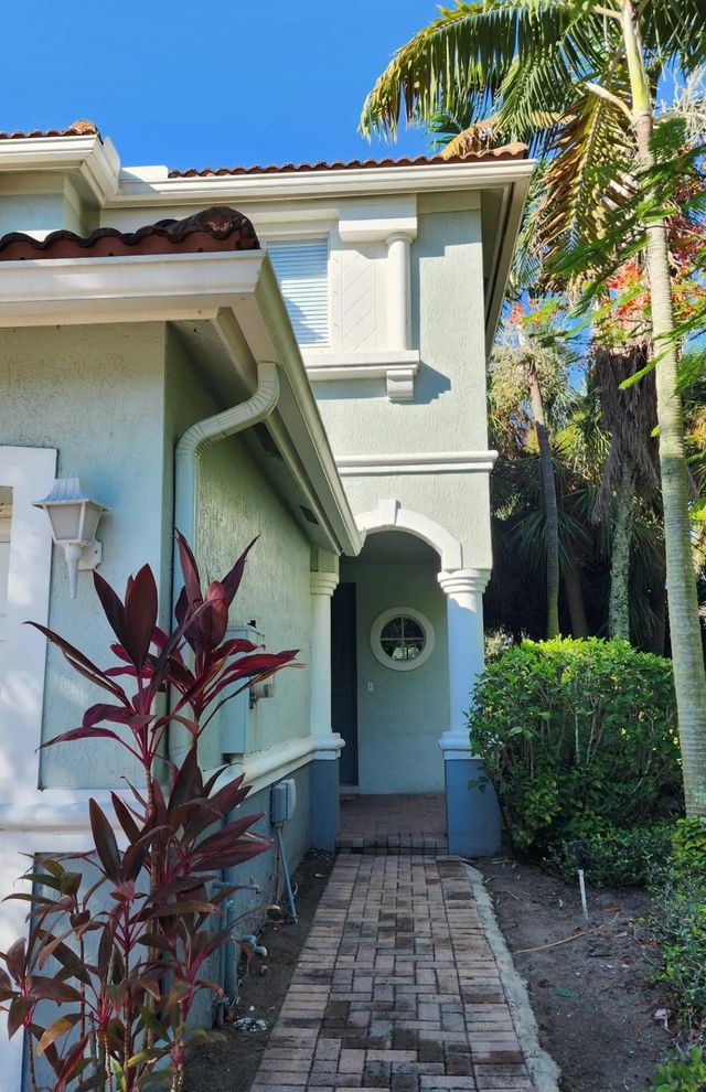 2 of 25 - 2124 Oakmont Drive, Riviera Beach, FL