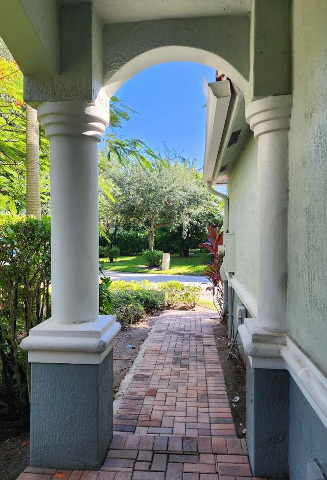 3 of 25 - 2124 Oakmont Drive, Riviera Beach, FL
