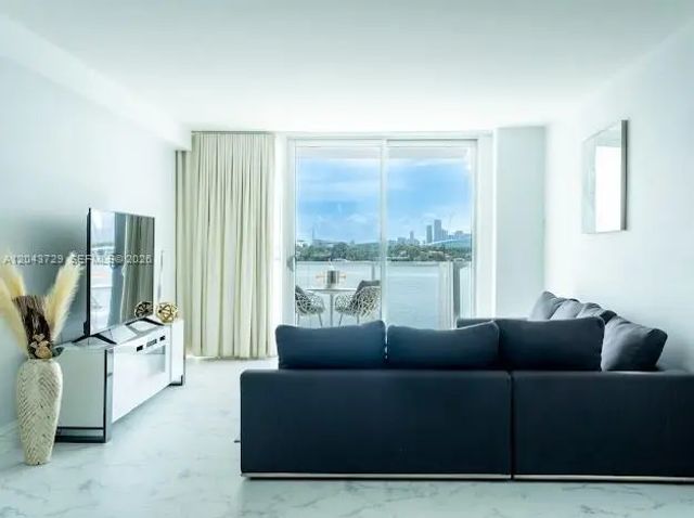 3 of 12 - 1100 West Avenue #510, Miami Beach, FL