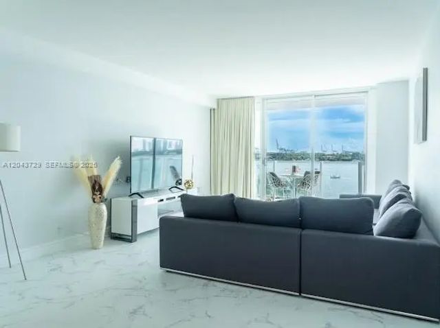 4 of 12 - 1100 West Avenue #510, Miami Beach, FL