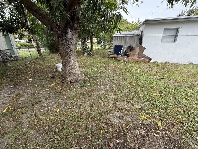 4 of 24 - 440 Tulip Tree Drive, Lake Worth, FL