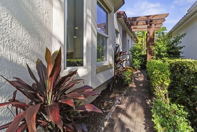 5 of 70 - 5319 Falcon Trail, Davie, FL