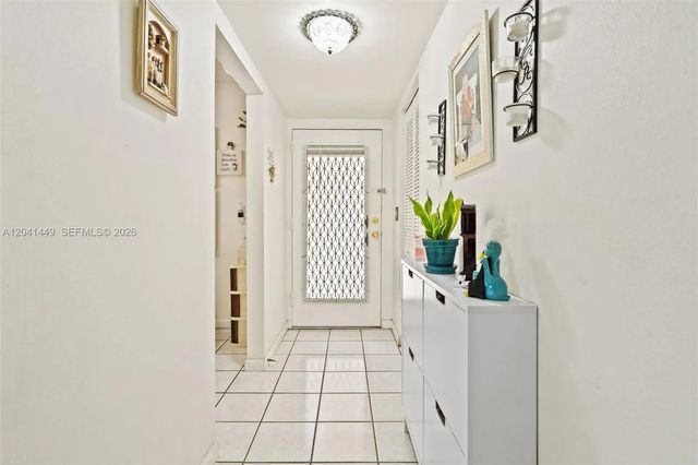 4 of 24 - 2871 Somerset Drive #102, Lauderdale Lakes, FL