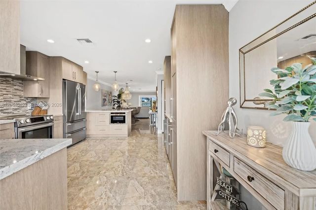 3 of 26 - 711 N Riverside Drive #302, Pompano Beach, FL