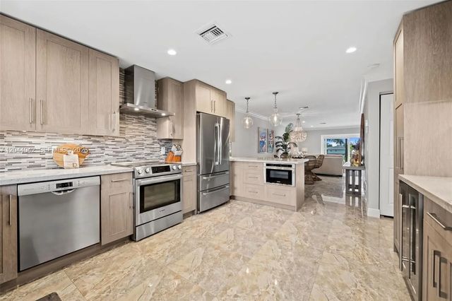 5 of 26 - 711 N Riverside Drive #302, Pompano Beach, FL