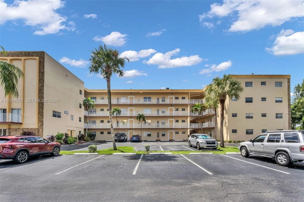 3940 Nw 42nd Avenue #122, Lauderdale Lakes