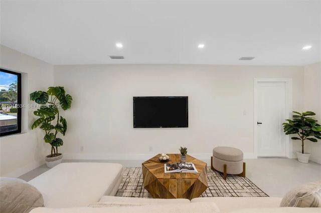 3 of 54 - 5718 Ne 15th Avenue, Fort Lauderdale, FL