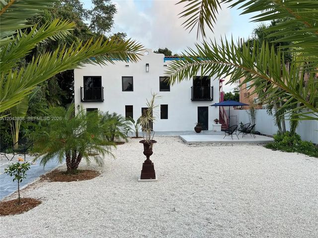 4 of 39 - 2134 Sw 11th Street, Miami, FL