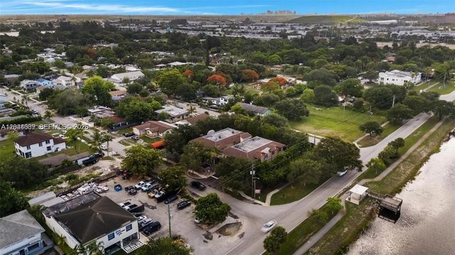 4 of 17 - 5595 Orange Drive #101, Davie, FL