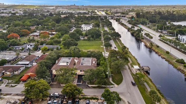 5 of 17 - 5595 Orange Drive #101, Davie, FL