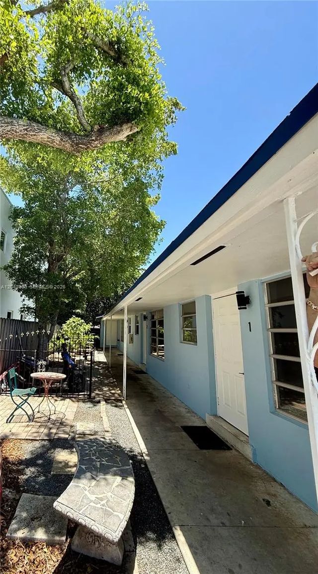3 of 25 - 1417 Ne 5th Avenue, Fort Lauderdale, FL