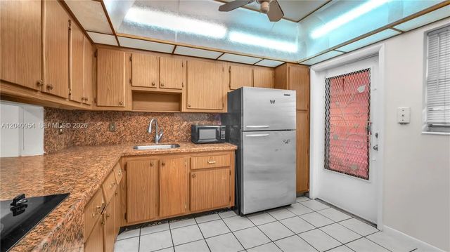 3 of 18 - 251 Ne 187th Street #830, Miami, FL