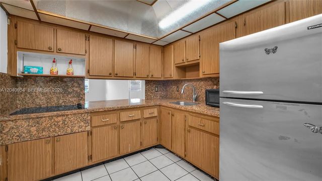 4 of 18 - 251 Ne 187th Street #830, Miami, FL