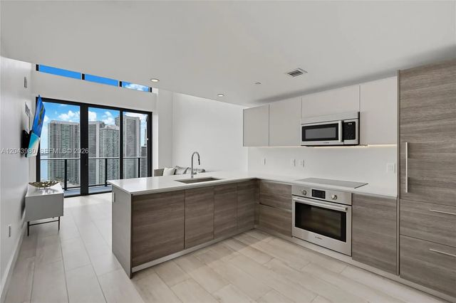 5 of 16 - 121 Ne 34th Street #ph3206, Miami, FL