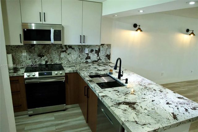 4 of 22 - 4600 Sw 67th Avenue #127, Miami, FL