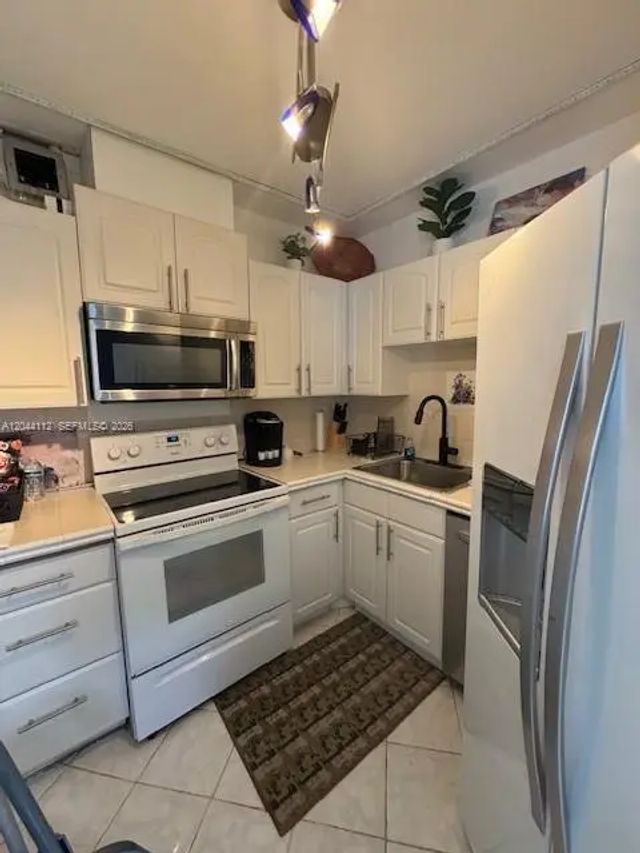 4 of 15 - 1967 S Ocean Boulevard #315-c, Lauderdale-By-The-Sea, FL