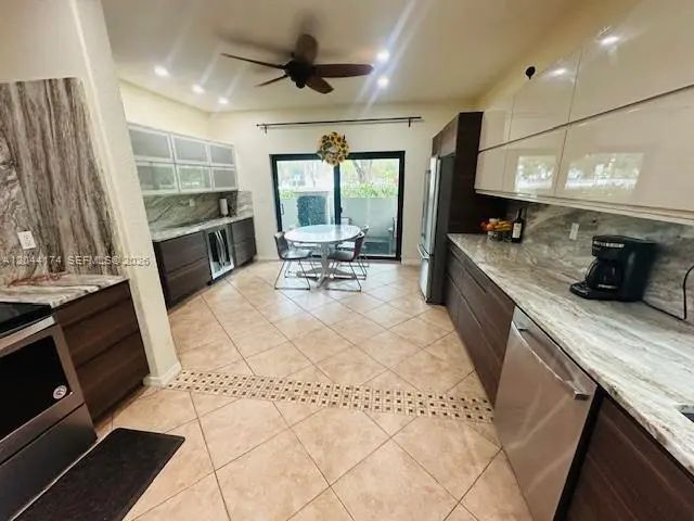 5 of 19 - 4318 Nw 113th Place, Doral, FL