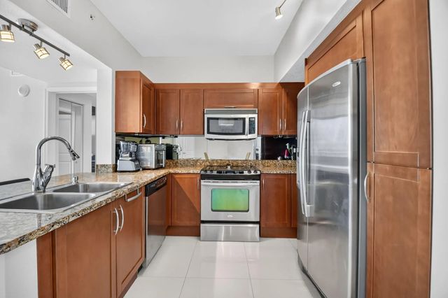 5 of 70 - 450 N Federal Highway #1406, Boynton Beach, FL