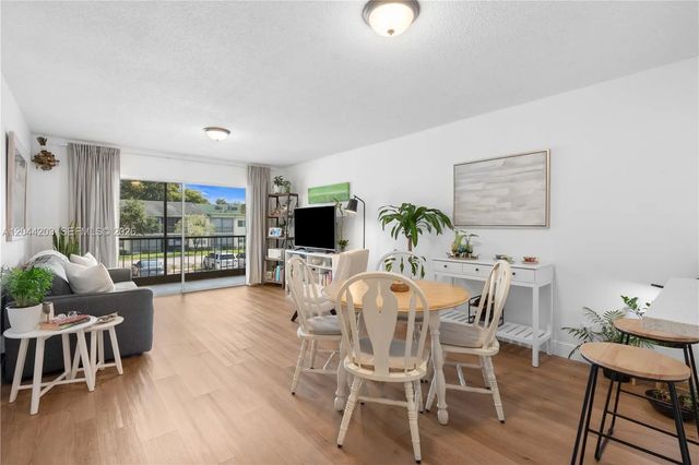 4161 Nw 90th Avenue #206, Coral Springs