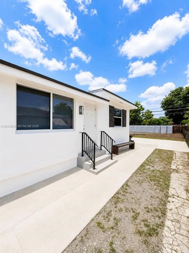 4 of 13 - 59 E 10th Street, Hialeah, FL