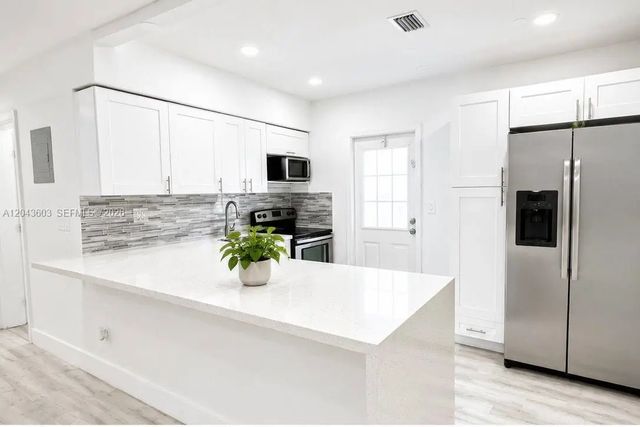 5 of 13 - 59 E 10th Street, Hialeah, FL