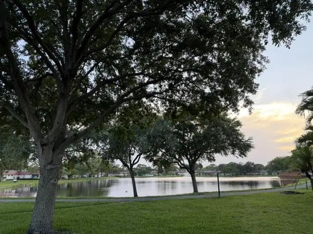 2 of 4 - 542 Franconia Circle, Lake Worth, FL