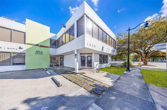 1235 Sw 22nd Street, Miami