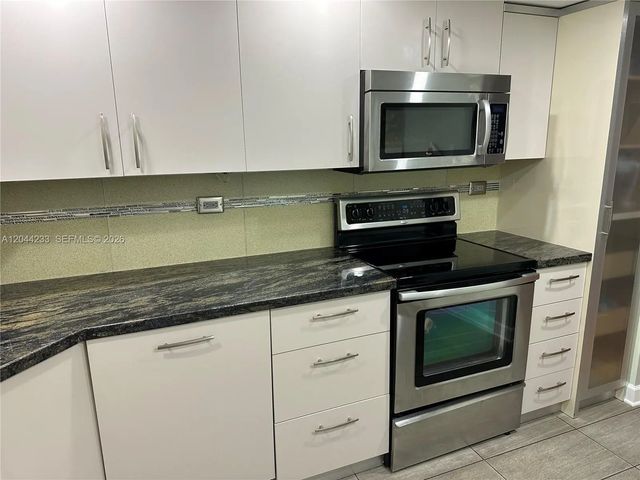 5 of 47 - 6039 Collins Avenue #1205, Miami Beach, FL