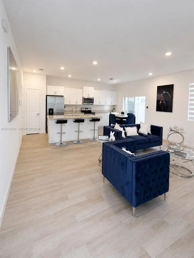 2 of 12 - 799 Se 19th Street, Homestead, FL