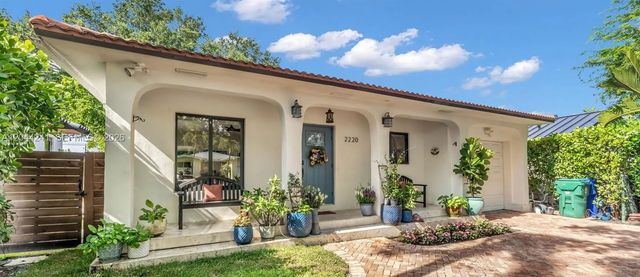 2220 Sw 25th Street, Miami