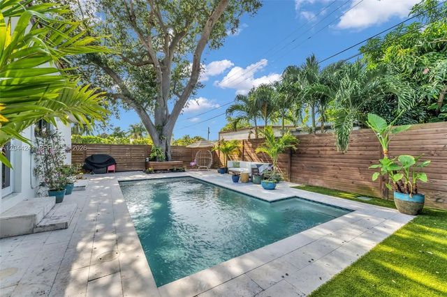 5 of 24 - 2220 Sw 25th Street, Miami, FL
