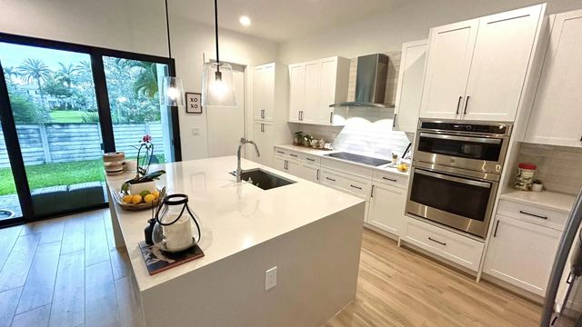 3 of 12 - 1423 Sw 23rd Street, Fort Lauderdale, FL